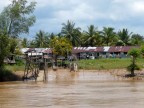 longhouse on Rejang River.JPG (127 KB)